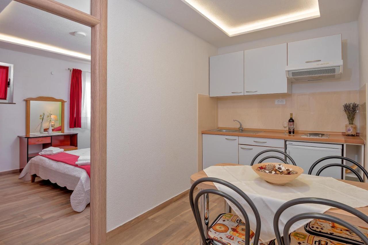 Apartmani Putnik Baška Voda エクステリア 写真