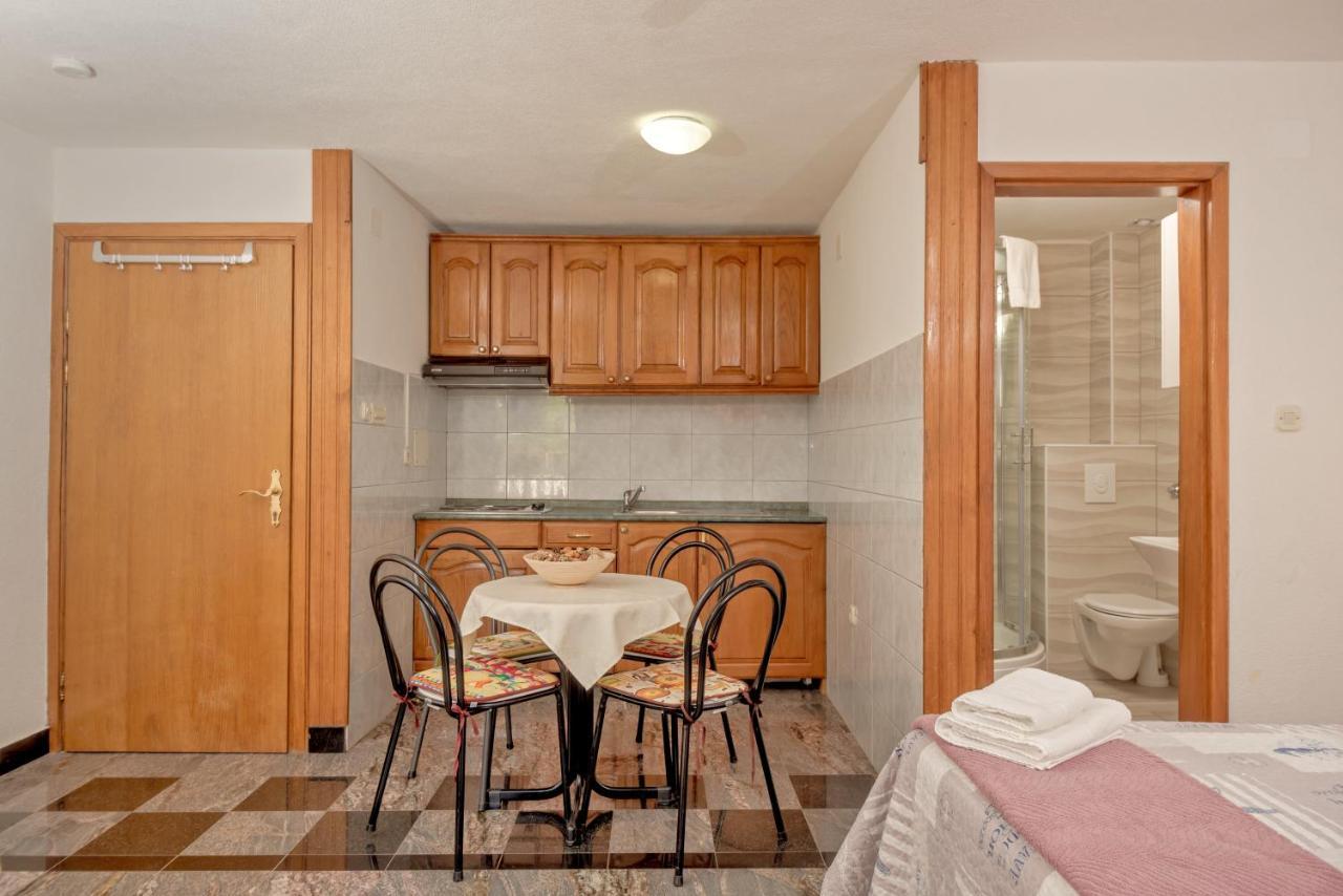 Apartmani Putnik Baška Voda エクステリア 写真