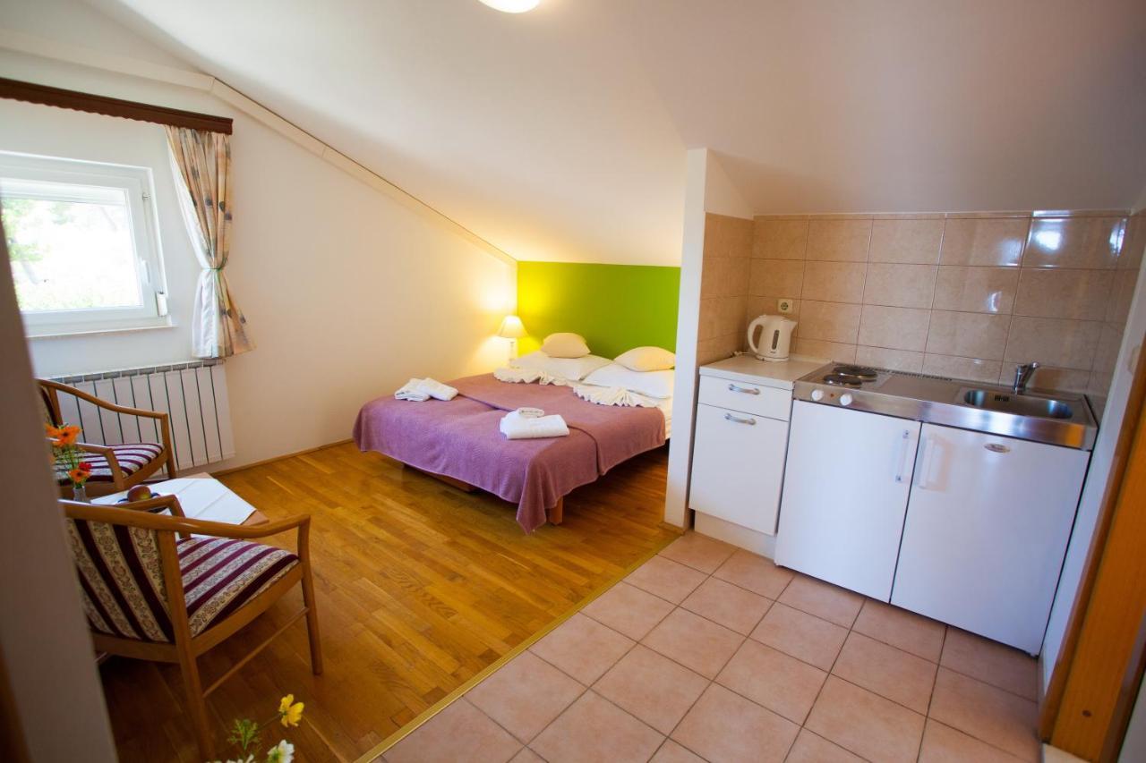 Apartmani Putnik Baška Voda エクステリア 写真