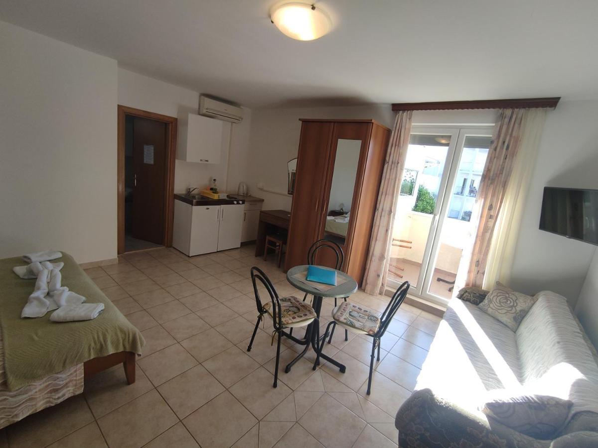 Apartmani Putnik Baška Voda エクステリア 写真