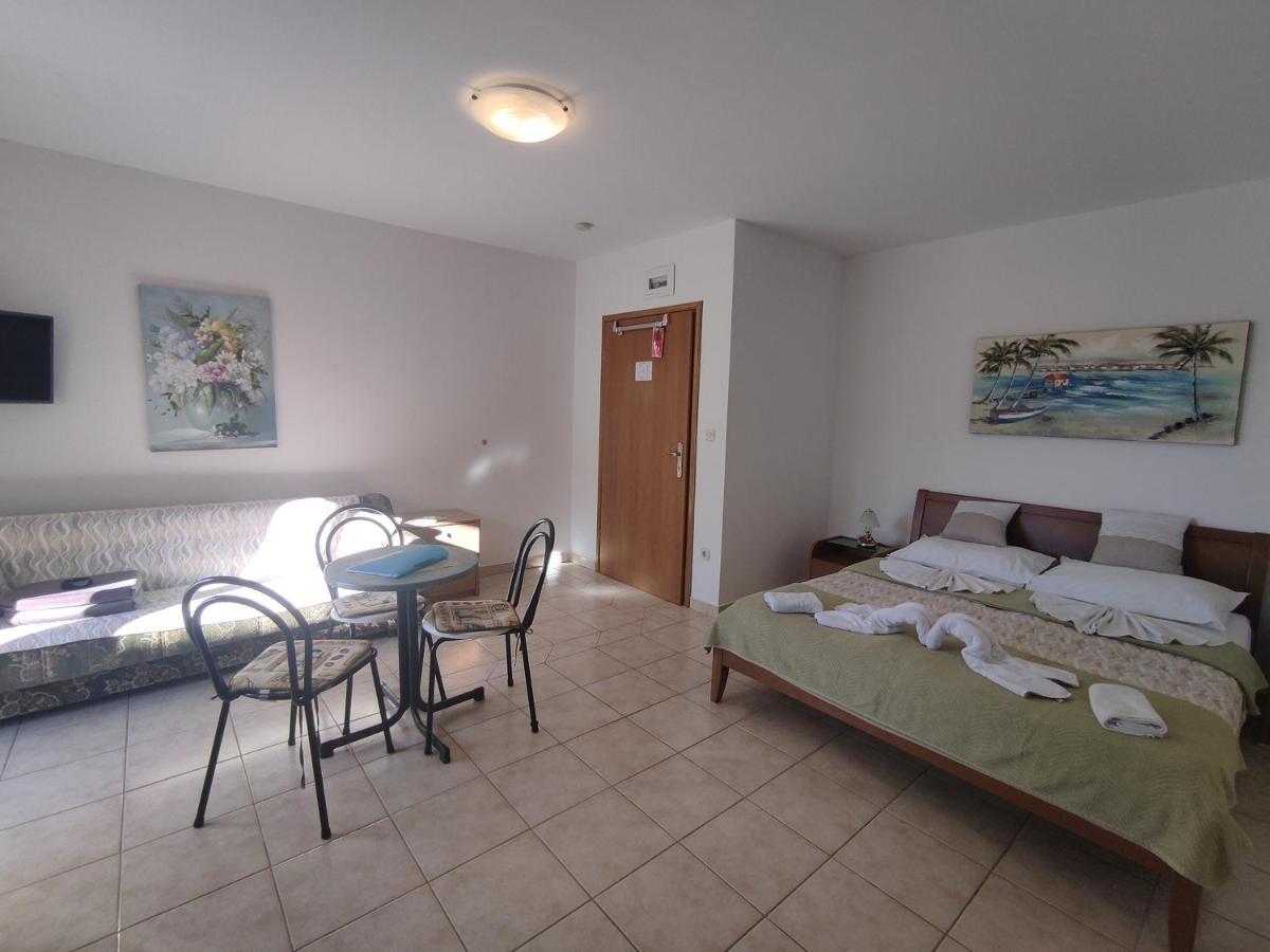 Apartmani Putnik Baška Voda エクステリア 写真